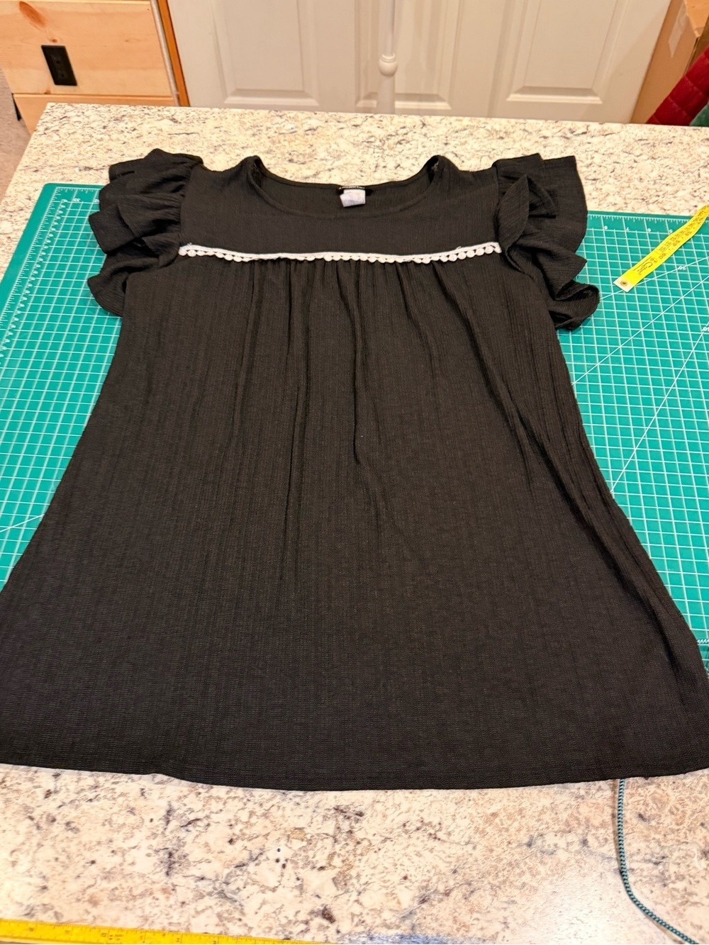 Heimish USA Black Ruffle Sleeve Babydoll Tunic Top Crochet Trim L - Picture 2 of 7